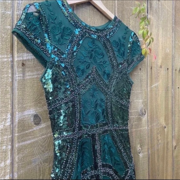 Emerald Green Art Deco Sequin Embroidered Bodycon Dress 🌿 - Picture 7 of 11